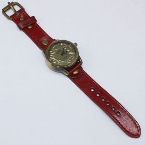 тъмночервена каишка