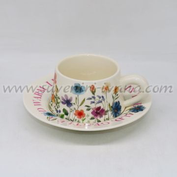 комплект керамична чаша с чинийка на цветя