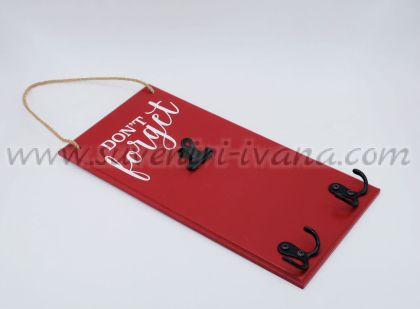 табела за стена с щипки за бележки и закачалки