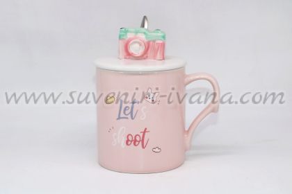 чаша с фотоапарат на капачето