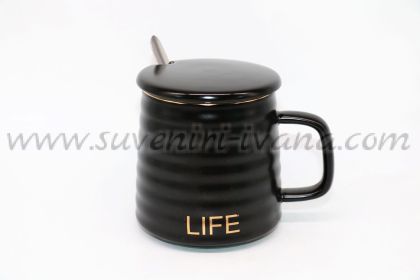 черна чаша с надпис 'Life'