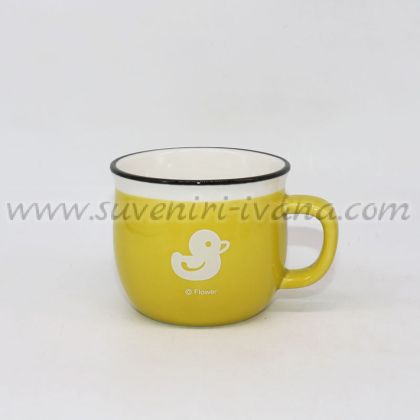 жълта чашка за кафе тип канче с пате