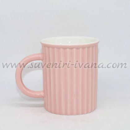 розова чаша с релефна повърхност