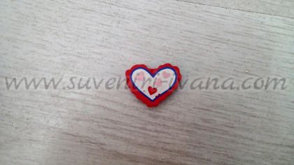 Дървена фигурка сърце с магнит 3,5 х 3,0 см.