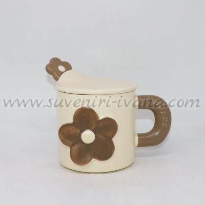 чаша с капаче и лъжичка – кафяво цвете