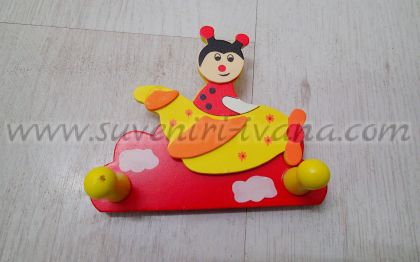 Детска дървена закачалка калинка 12,5 х 10,0 см.