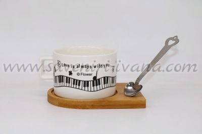 чаша с музикални мотиви и бамбукова подложка