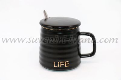черна чаша с надпис 'Life'
