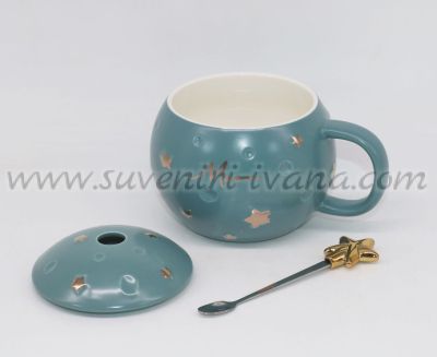 чаша със златен принт звезди с надпис Moon