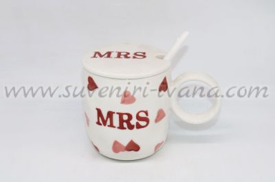 чаша за нея на сърца с надпис MRS