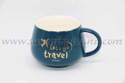 тъмносиня чаша със самолет и надпис Let's go travel