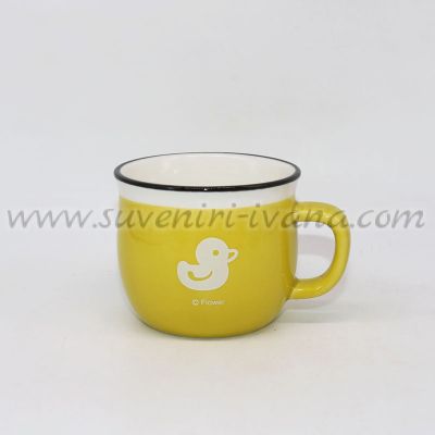 жълта чашка за кафе тип канче с пате