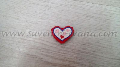 Дървена фигурка сърце с магнит 3,5 х 3,0 см.