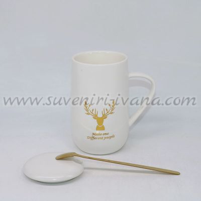 чаша с еленче капаче и златна лъжичка