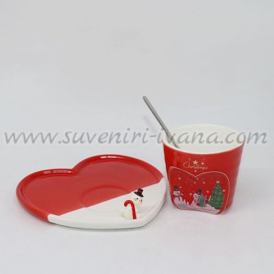 коледна чаша с чинийка и лъжичка