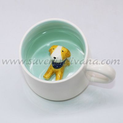 чаша с кученце вътре