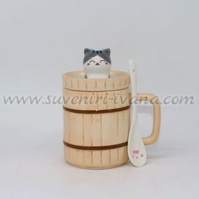 чаша с коте във вана