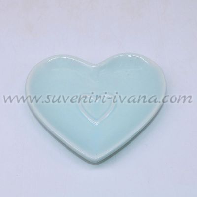 светлосиня чинийка с формата на сърце