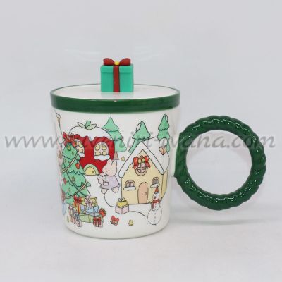 коледна чаша с капаче и весел коледен дизайн