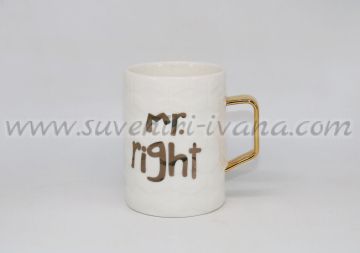 бяла чаша със златен надпис Mr. Right