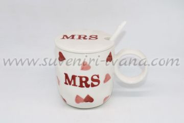чаша за нея на сърца с надпис MRS