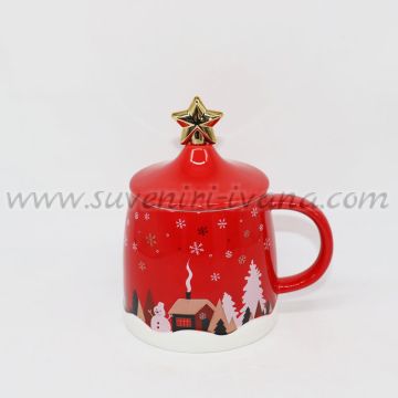 червена коледна чаша с капаче и бъркалка