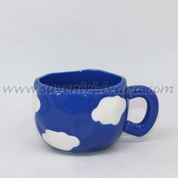 синя чаша на облачета