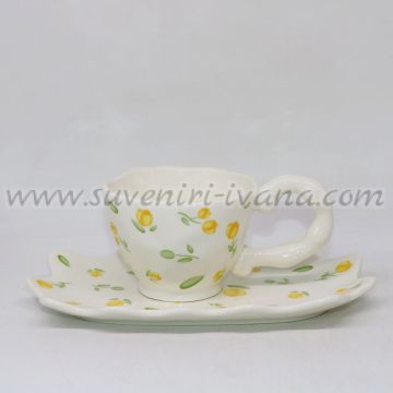 пролетен комплект чашка с чинийка на цветенца