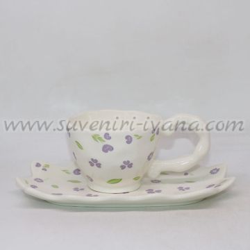 пролетен комплект чашка с чинийка на цветенца