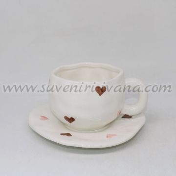 комплект чашка с чинийка на сърца