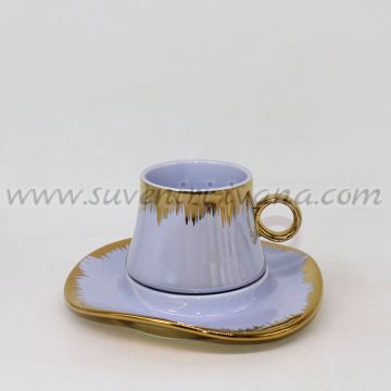луксозна порцеланова чаша с чинийка в лилаво и златно