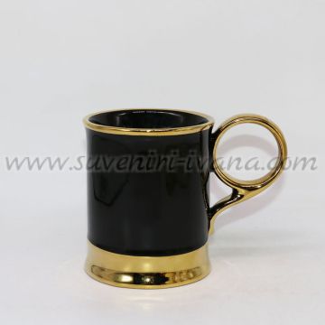 черна керамична чаша със златисти детайли
