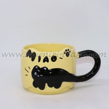 чаша с 3D коте и черна дръжка