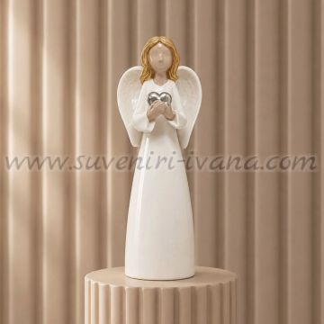Декоративна фигурка бял ангел със сърце от полирезин – 9,5 см