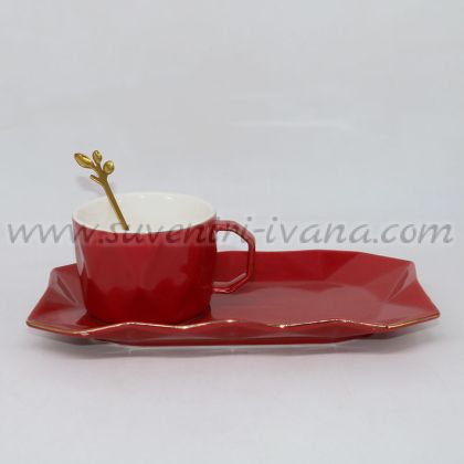 комплект чаша с чинийка и лъжичка – червен