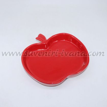 червена чиния с формата на ябълка