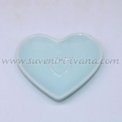 светлосиня чинийка с формата на сърце