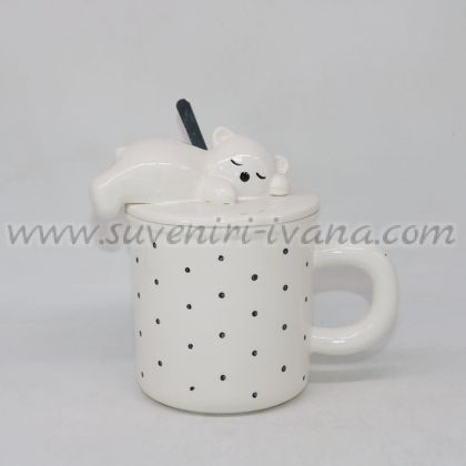 бяла чаша на точки с капак мече и лъжичка