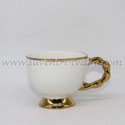 луксозна бяла чаша със златиста дръжка