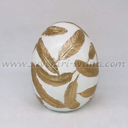 декоративно яйце от полирезин със златни пера