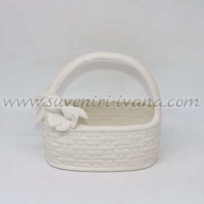 керамична декоративна кошница със зайчета