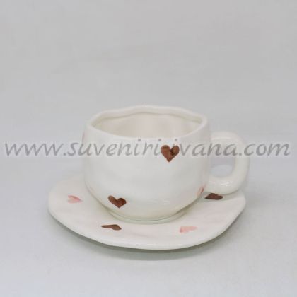 комплект чашка с чинийка на сърца