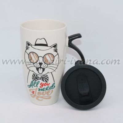 хипстър чаша с коте и надпис All you need is Love