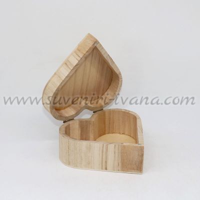 дървена кутия сърце за декупаж и декорация