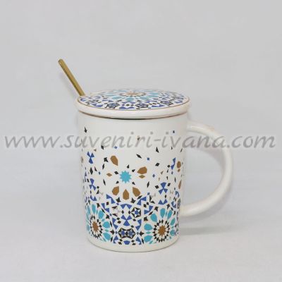 Чаша с ориенталски мотиви, капак и златиста лъжичка, модел две