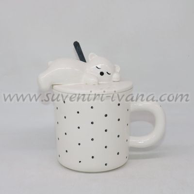 бяла чаша на точки с капак мече и лъжичка