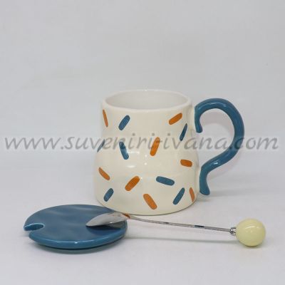 подаръчна чаша с капак и лъжичка