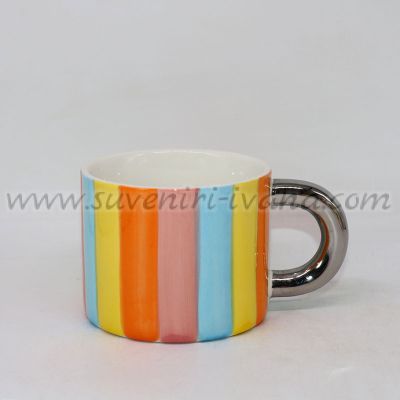 чаша с цветни райета и сребърна дръжка