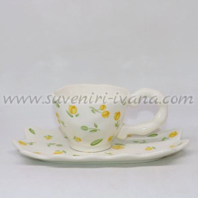 Пролетен керамичен комплект чашка с чинийка на цветенца, модел едно