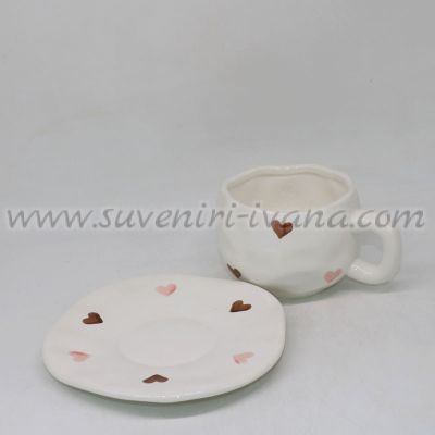 керамичен комплект чашка с чинийка сърчица